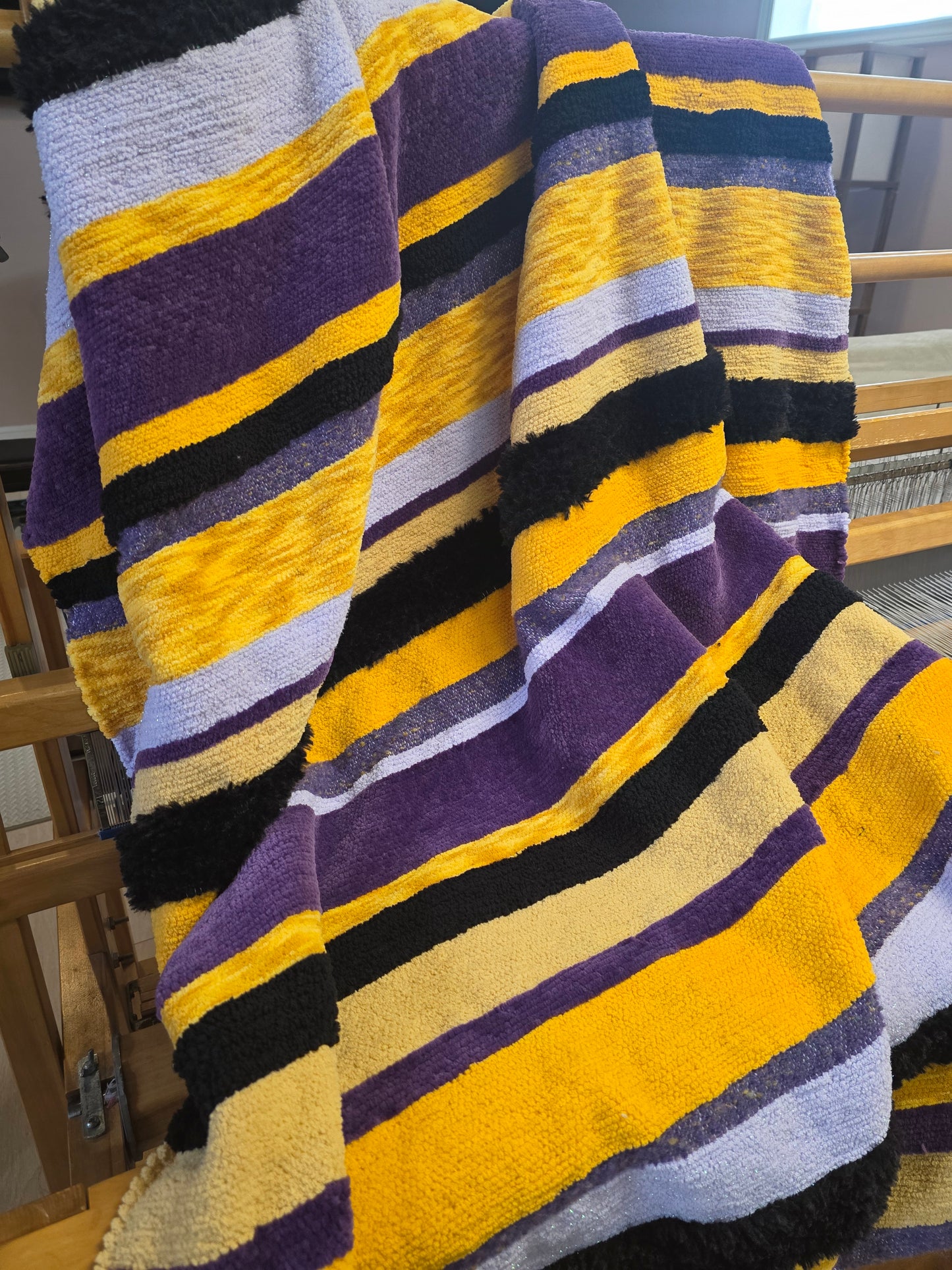Couverture tons de jaune, mauve et noir - 50 pouces x 70 pouces