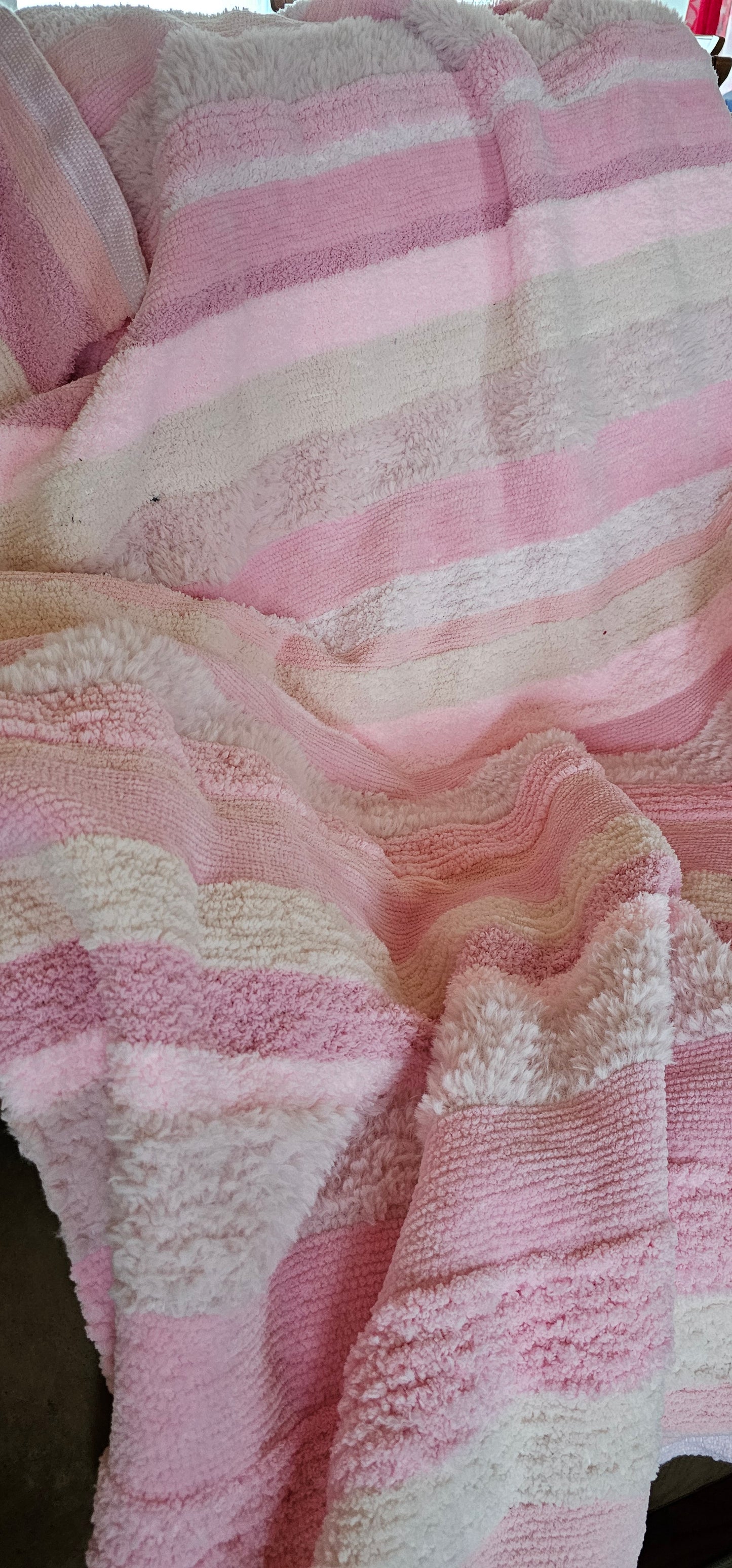 Couverture rose pale et blanc - 50 pouces x 70 pouces