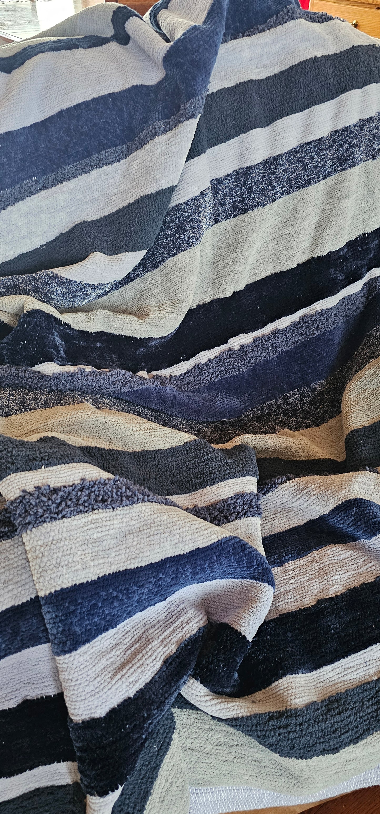 Couverture Bleu, gris et blanc - 50 pouces x 70 pouces