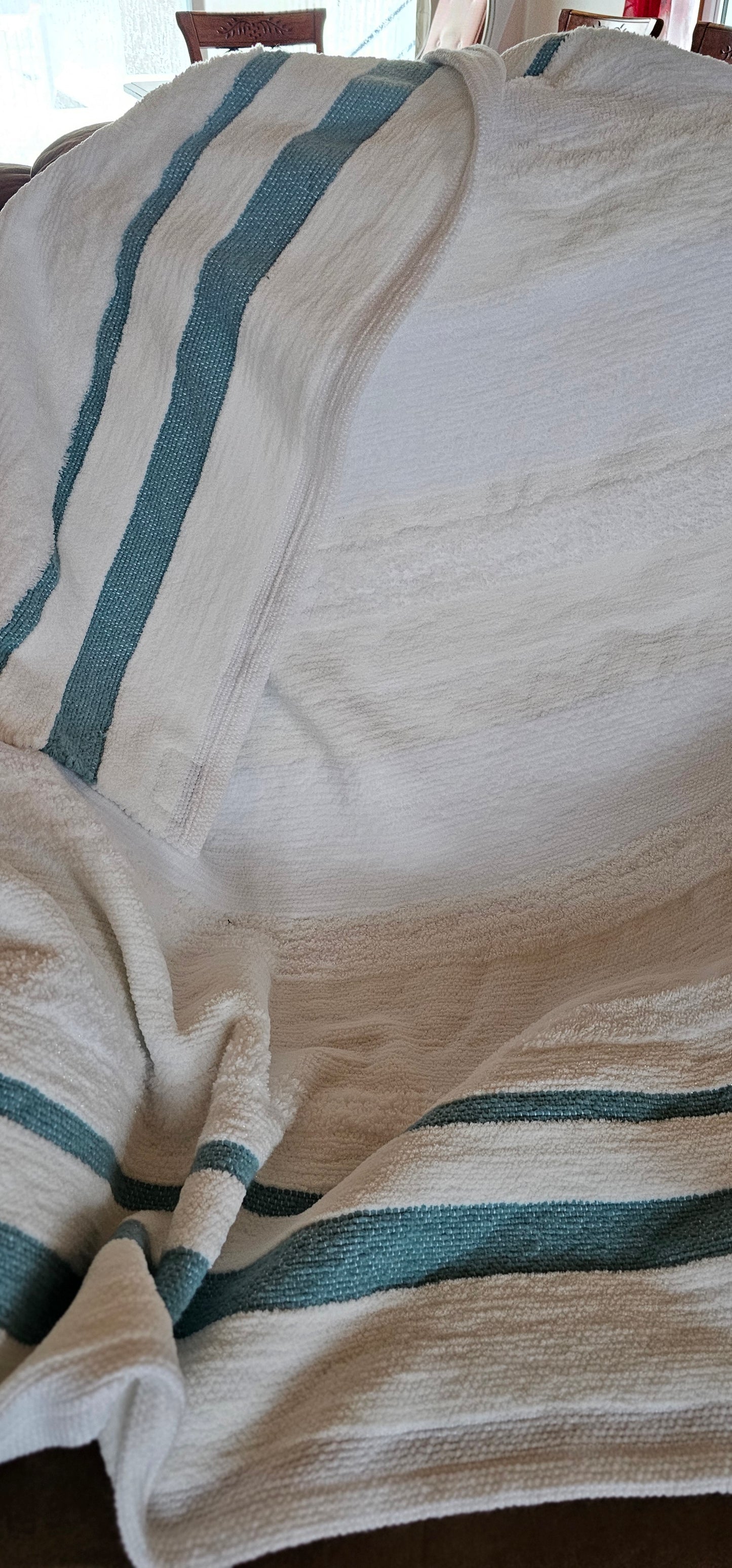 Couverture BEBE blanche et sauge - 42 pouces x 60 pouces