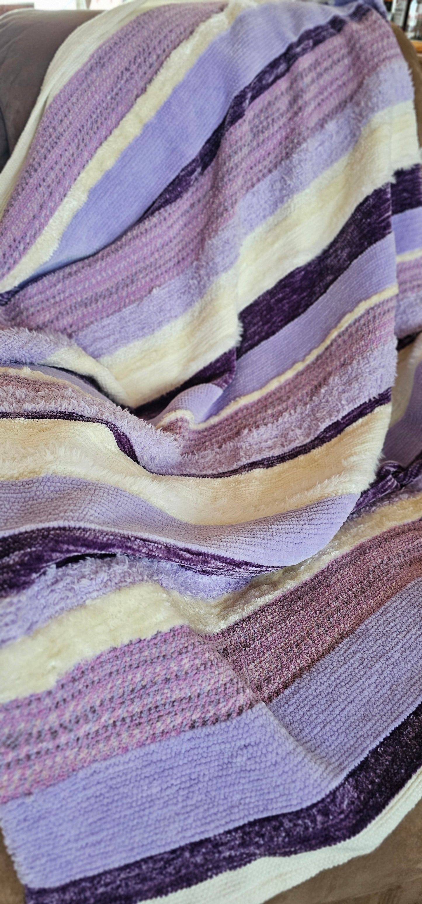 Couverture BEBE tons de lilas - 42pouces x 60 pouces