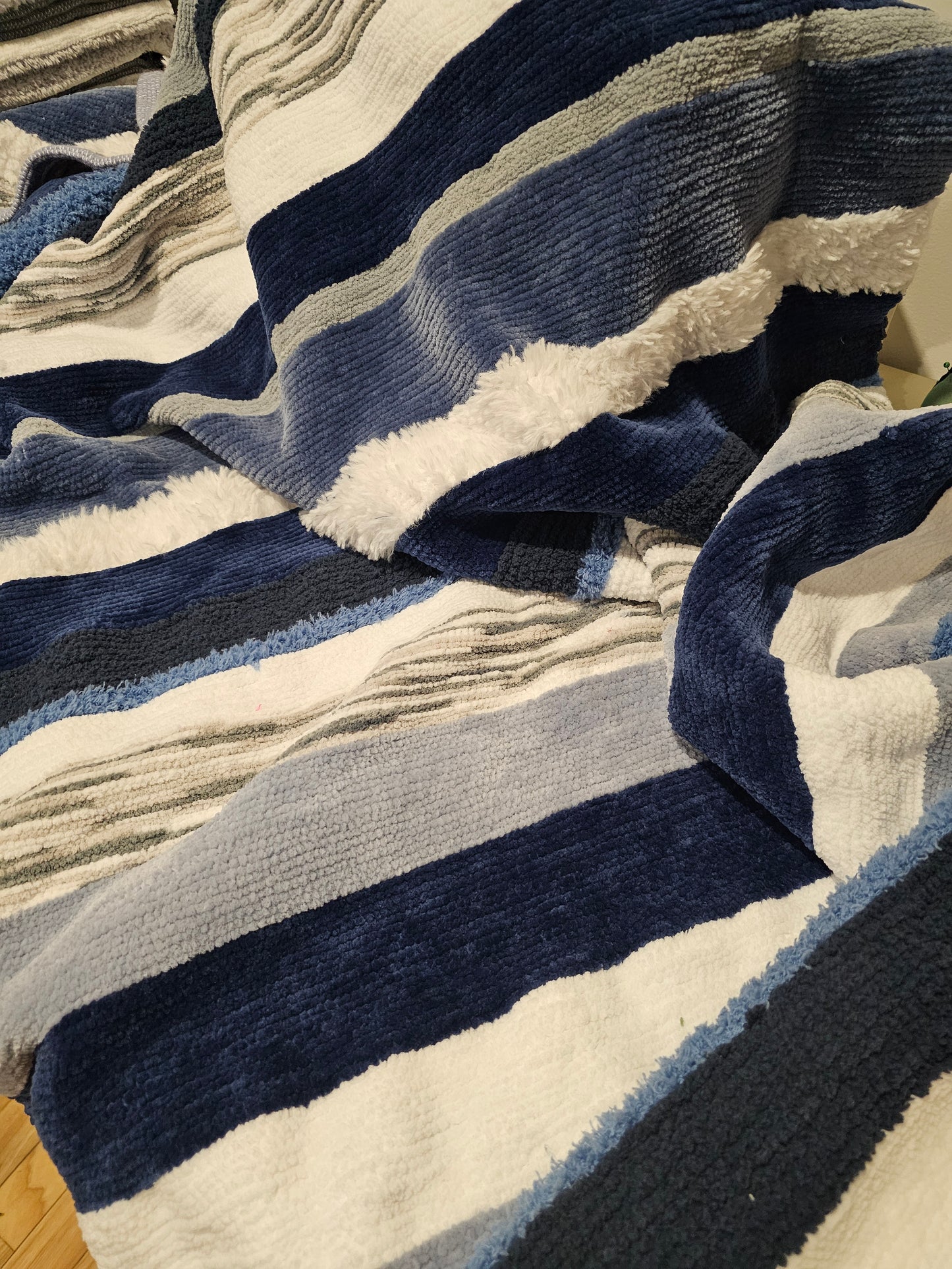 Couverture bleu, gris et blanc - 50 pouces x 70 pouces