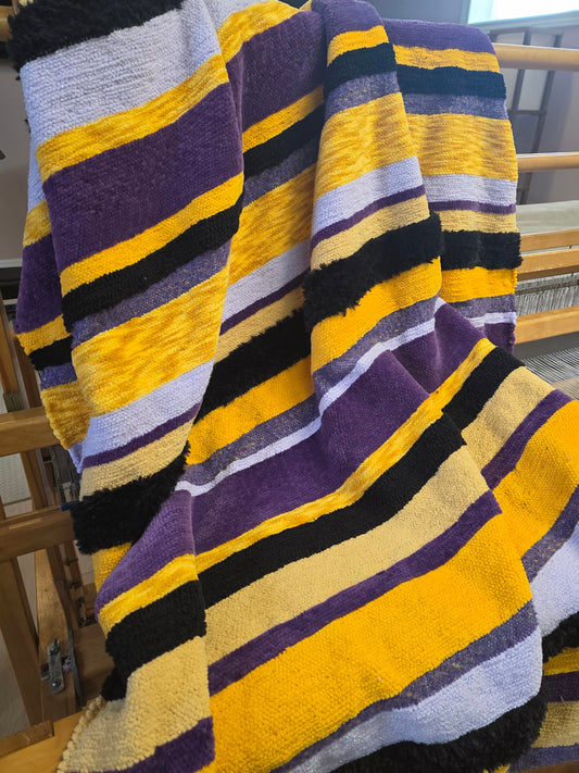 Couverture tons de jaune, mauve et noir - 50 pouces x 70 pouces